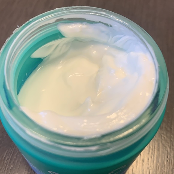 Wake Up Beautiful Retinol Cream: Opened but Unused. - Picture 2 of 2